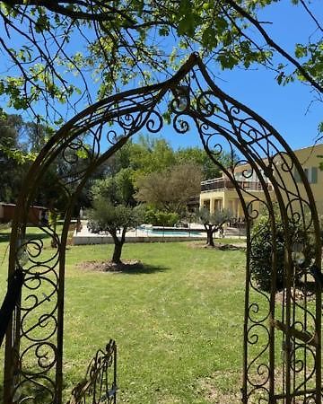 L'Eveil En Provence Bed & Breakfast Entrecasteaux Exterior photo