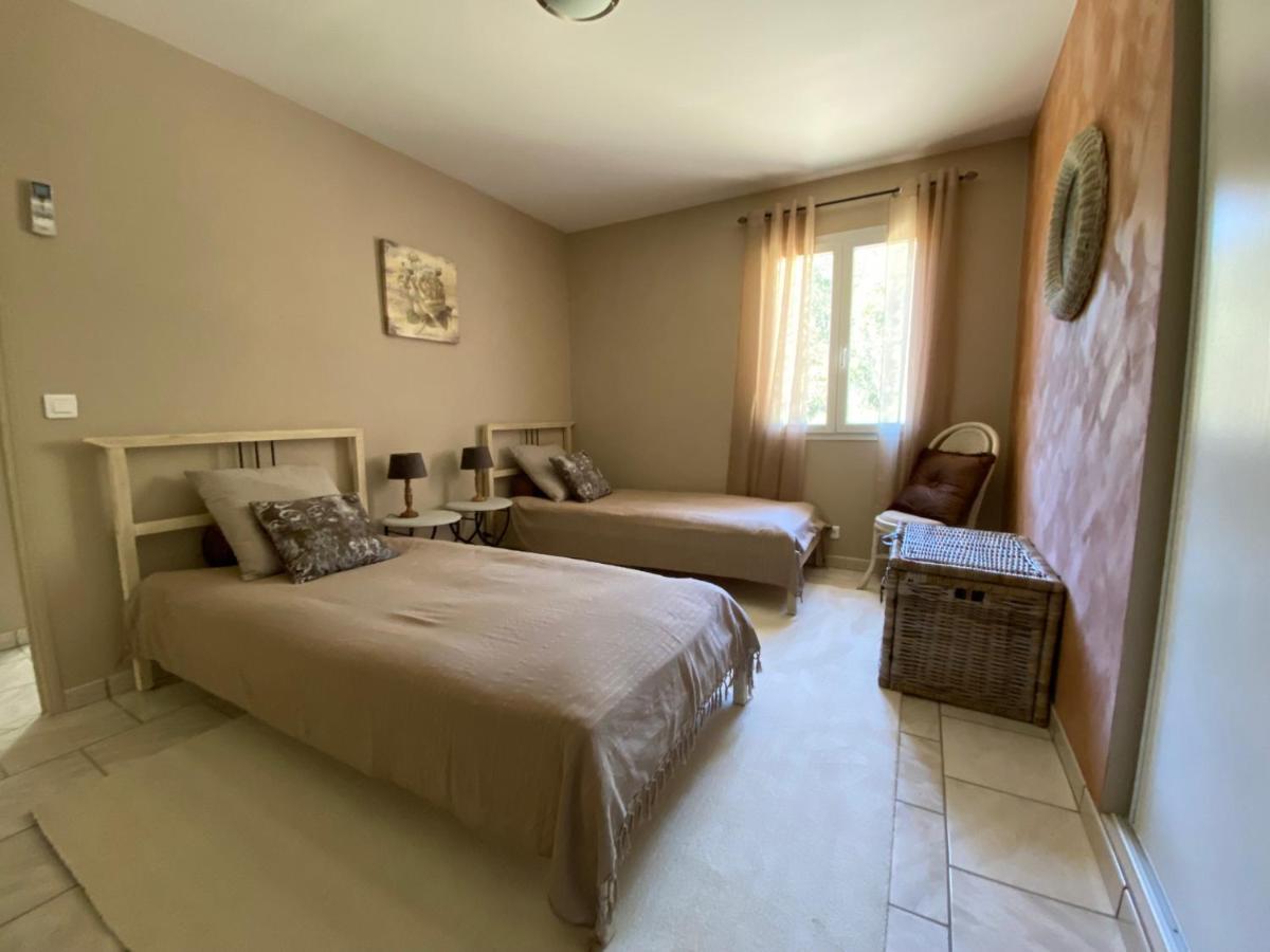 L'Eveil En Provence Bed & Breakfast Entrecasteaux Exterior photo