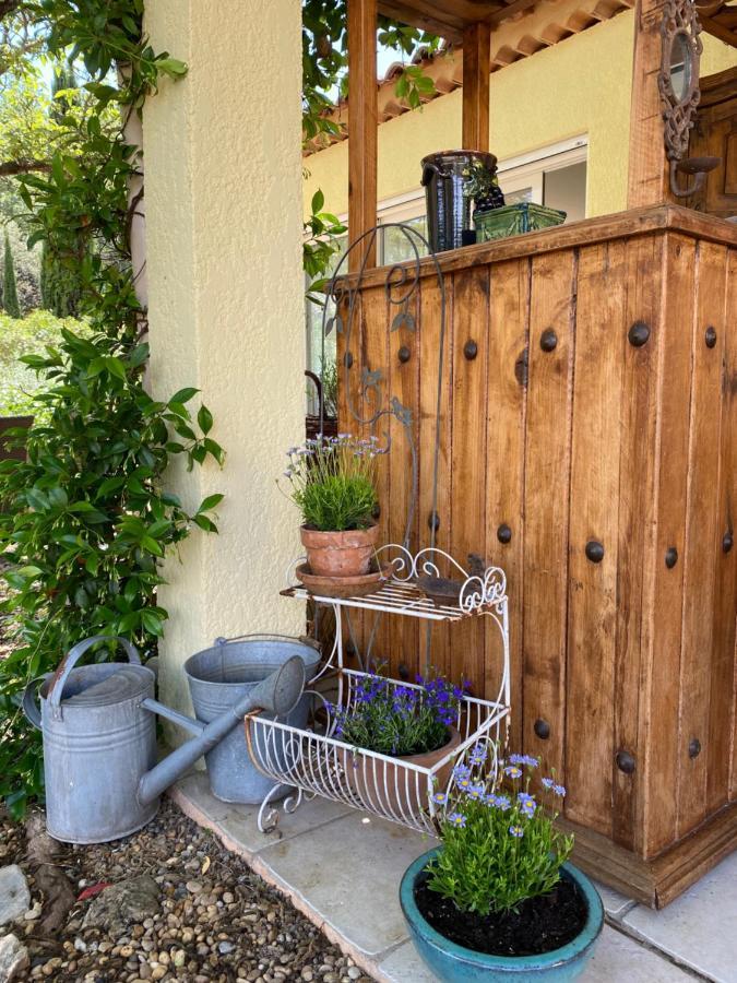 L'Eveil En Provence Bed & Breakfast Entrecasteaux Exterior photo