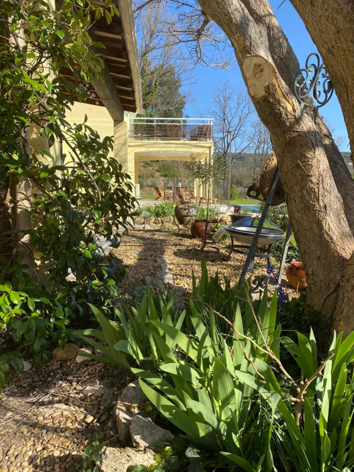 L'Eveil En Provence Bed & Breakfast Entrecasteaux Exterior photo